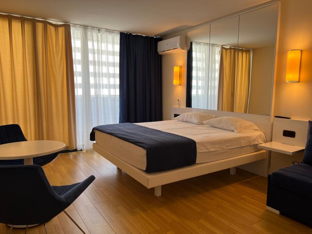 Orbi City Lux Apartment バトゥーミ エクステリア 写真